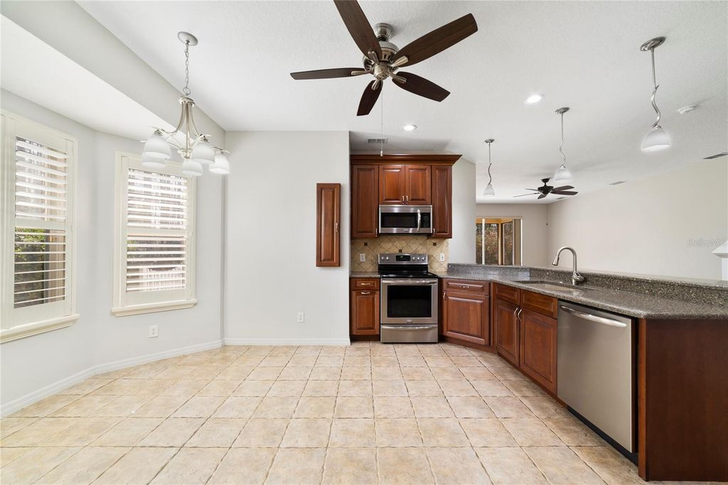 Image 6 of property listing at 1156 ROYAL SAINT GEORGE DRIVE, Orlando, FL 32828