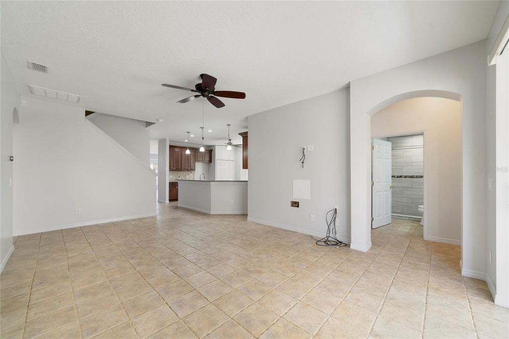 Image 10 of property listing at 1156 ROYAL SAINT GEORGE DRIVE, Orlando, FL 32828