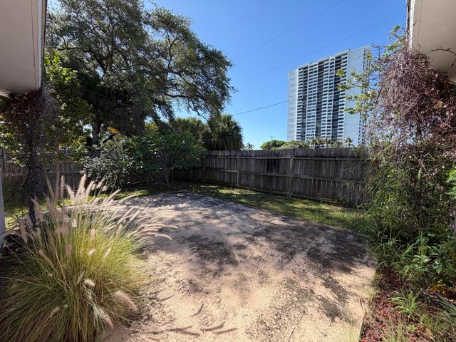 5806 N FLAGLER Drive, West Palm Beach, FL 33407