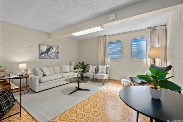 99-252 Lalani Street, Aiea, HI 96701