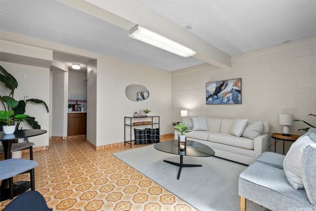 99-252 Lalani Street, Aiea, HI 96701