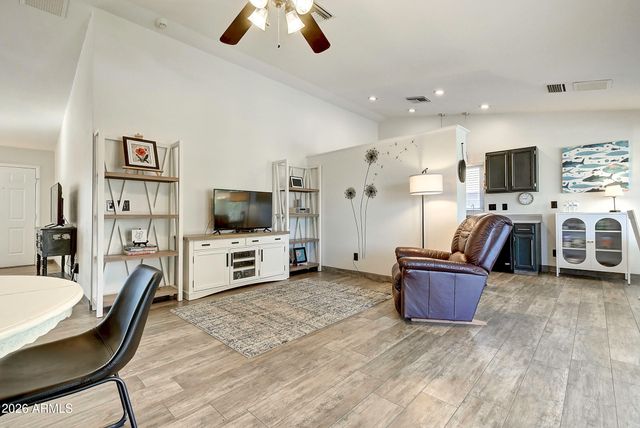 724 W PALOMINO Drive, Chandler, AZ 85225