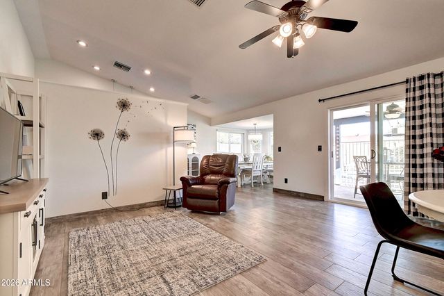 724 W PALOMINO Drive, Chandler, AZ 85225