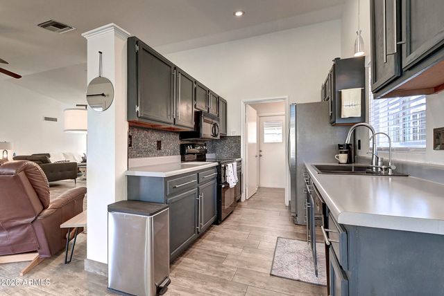 724 W PALOMINO Drive, Chandler, AZ 85225