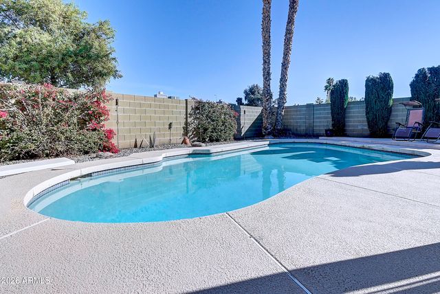 724 W PALOMINO Drive, Chandler, AZ 85225