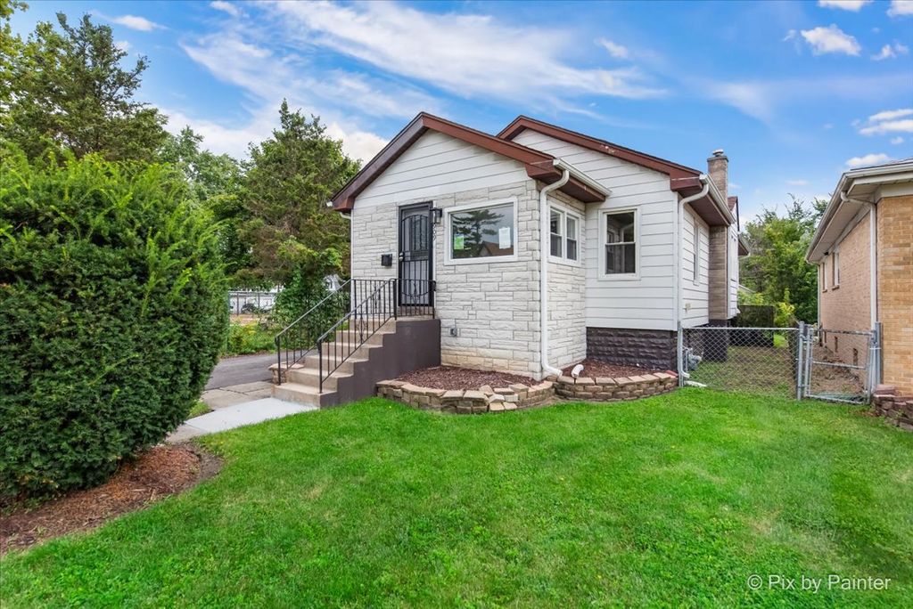 1909 S 22nd Avenue, Maywood, IL 60153