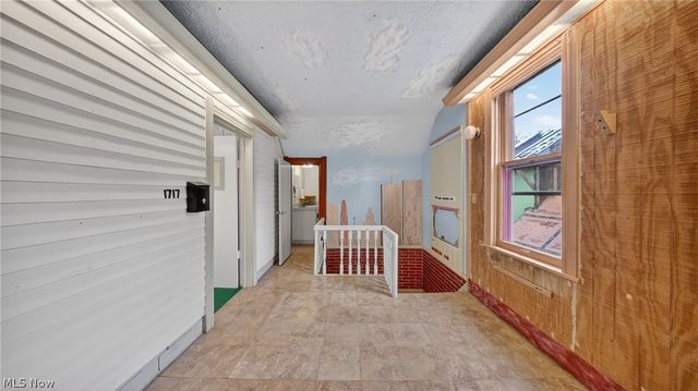 1320 W 87th Street, Cleveland, OH 44102