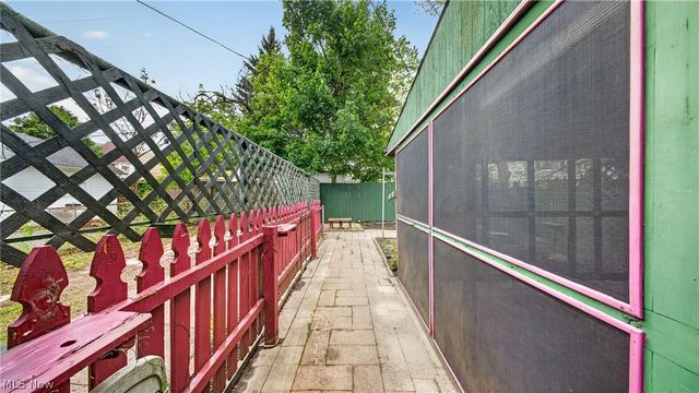1320 W 87th Street, Cleveland, OH 44102