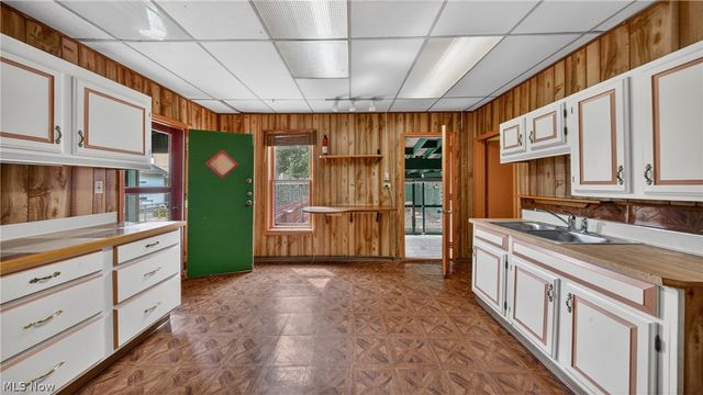 1320 W 87th Street, Cleveland, OH 44102