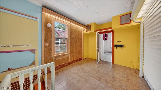 1320 W 87th Street, Cleveland, OH 44102