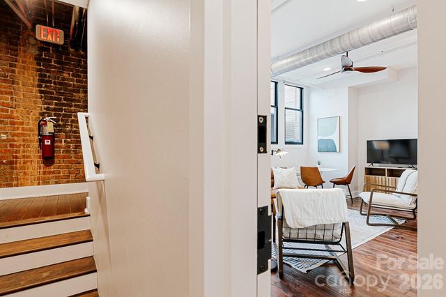 122 College Street 202, Asheville, NC 28801