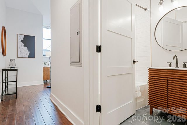 122 College Street 202, Asheville, NC 28801