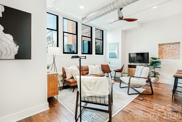 122 College Street 202, Asheville, NC 28801