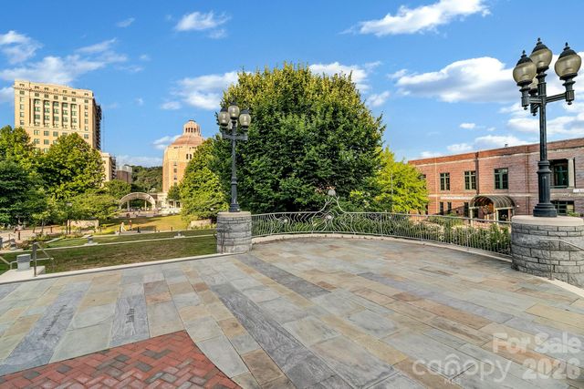 122 College Street 202, Asheville, NC 28801
