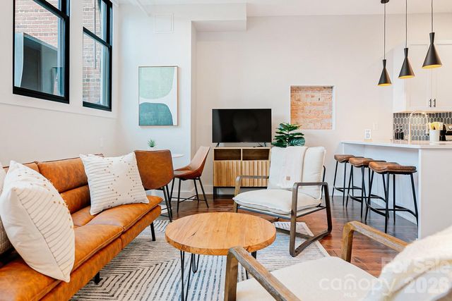 122 College Street 202, Asheville, NC 28801