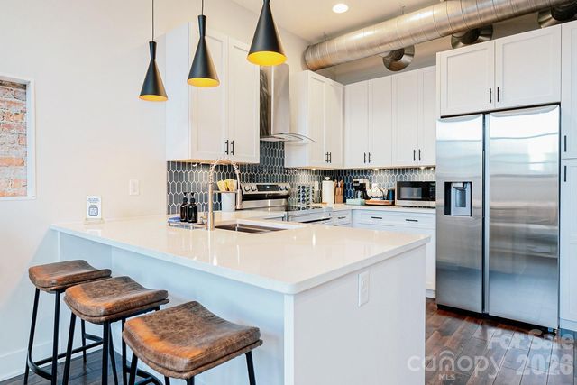122 College Street 202, Asheville, NC 28801