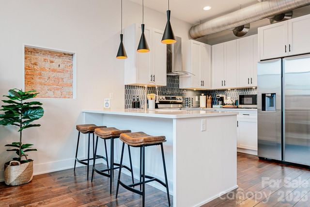 122 College Street 202, Asheville, NC 28801
