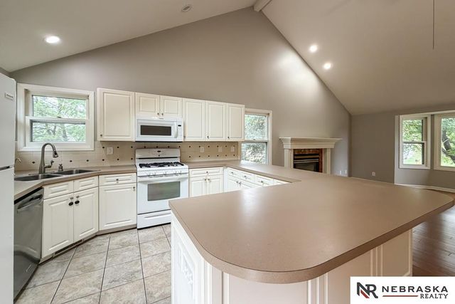 1892 N 153rd Plaza, Omaha, NE 68154