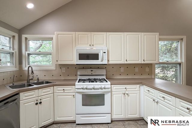 1892 N 153rd Plaza, Omaha, NE 68154