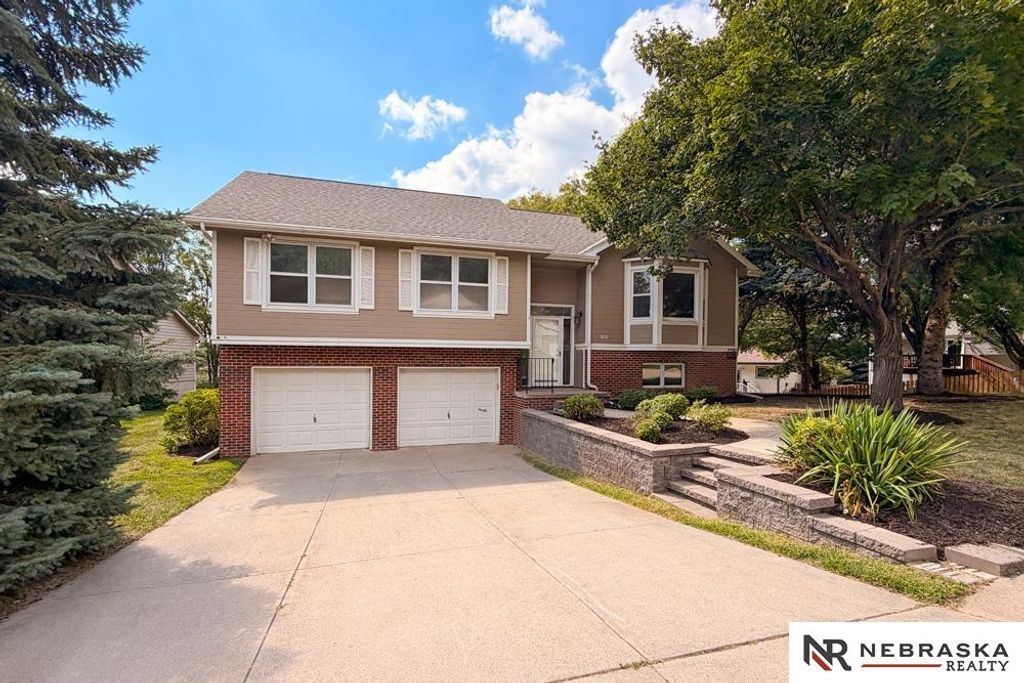 1892 N 153rd Plaza, Omaha, NE 68154