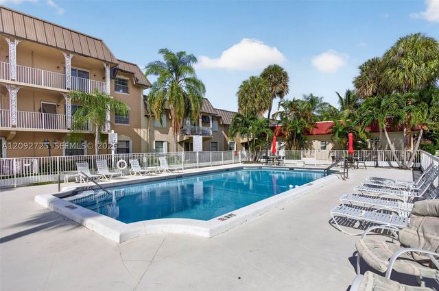501 SE 8th St 204, Deerfield Beach, FL 33441