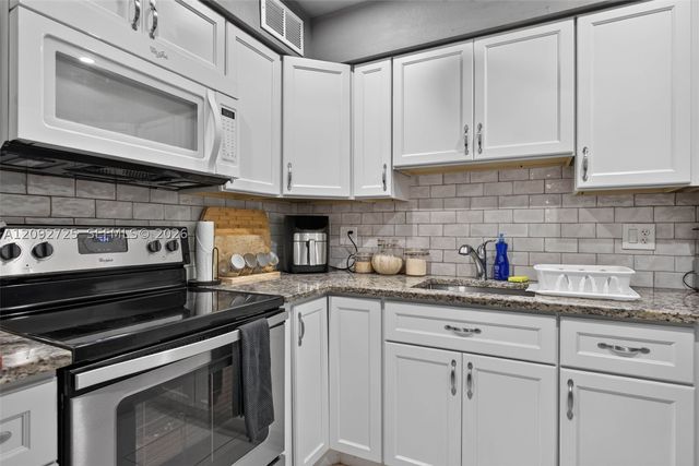 501 SE 8th St 204, Deerfield Beach, FL 33441