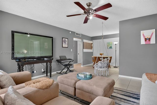 501 SE 8th St 204, Deerfield Beach, FL 33441