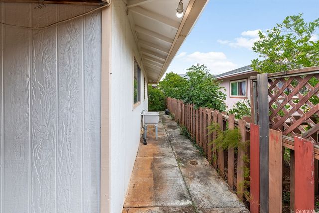 94-155 Maaniani Way, Waipahu, HI 96797