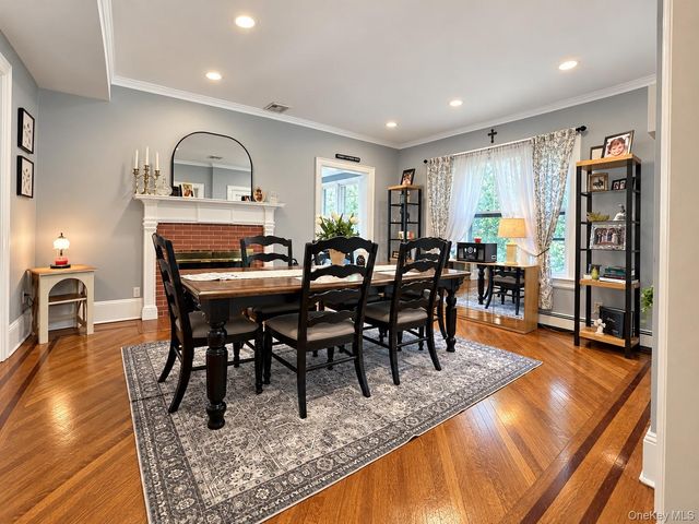 34 E Williston Avenue, East Williston, NY 11596