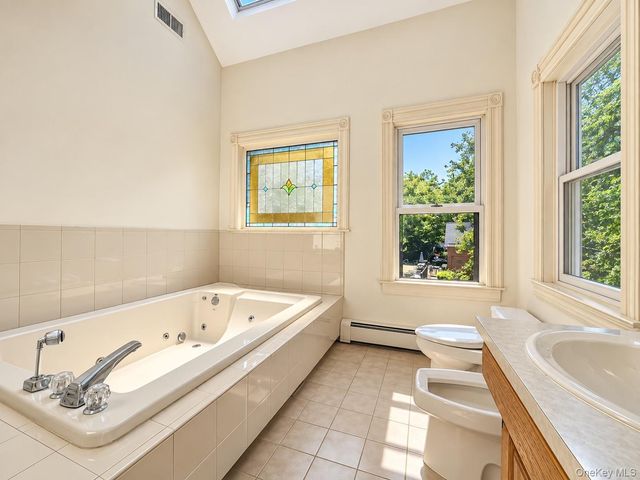 34 E Williston Avenue, East Williston, NY 11596