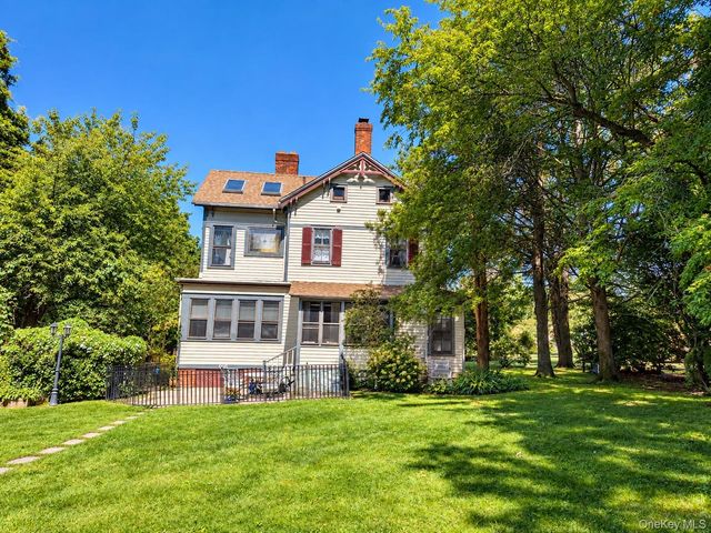 34 E Williston Avenue, East Williston, NY 11596