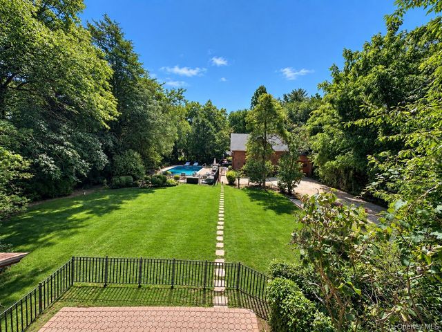 34 E Williston Avenue, East Williston, NY 11596