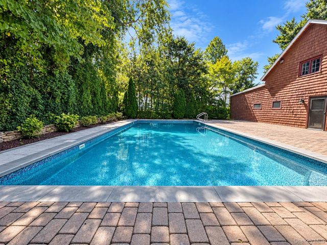 34 E Williston Avenue, East Williston, NY 11596