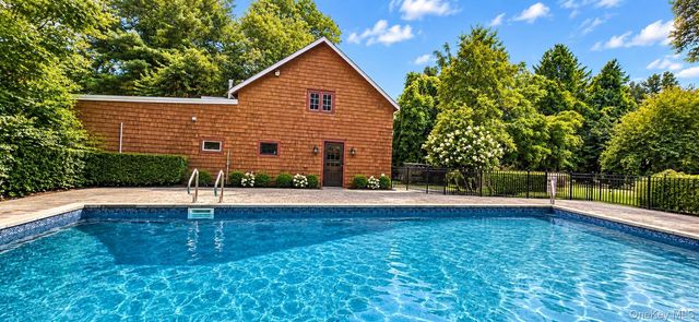 34 E Williston Avenue, East Williston, NY 11596