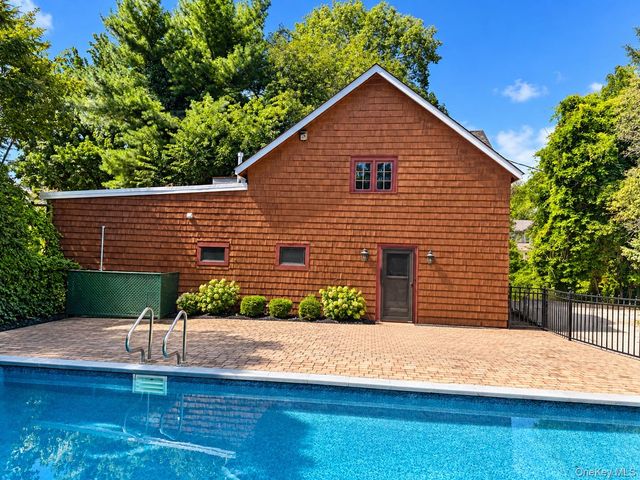 34 E Williston Avenue, East Williston, NY 11596