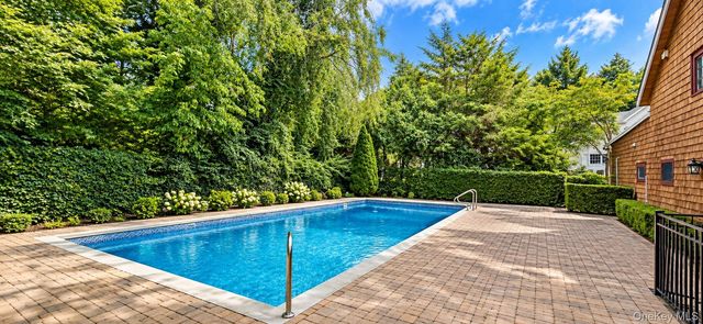 34 E Williston Avenue, East Williston, NY 11596