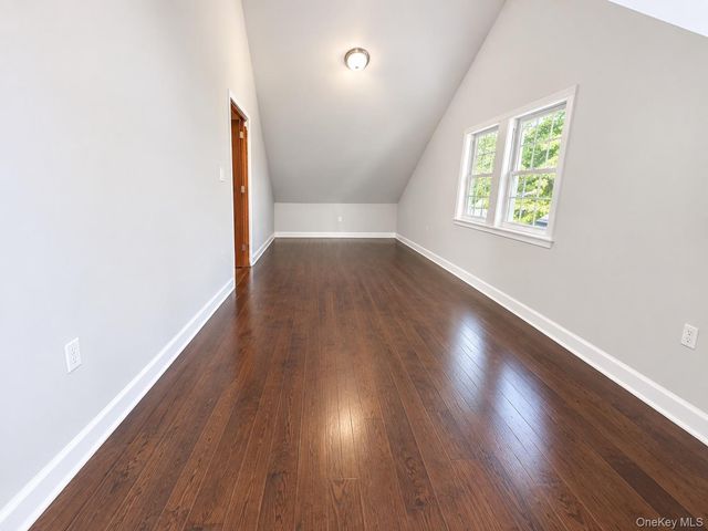 34 E Williston Avenue, East Williston, NY 11596