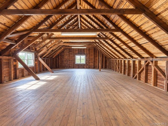 34 E Williston Avenue, East Williston, NY 11596
