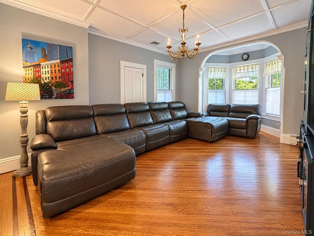 34 E Williston Avenue, East Williston, NY 11596