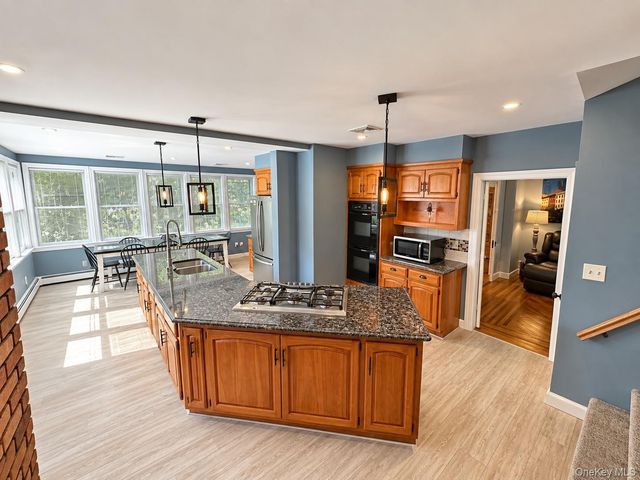 34 E Williston Avenue, East Williston, NY 11596