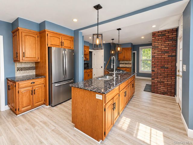 34 E Williston Avenue, East Williston, NY 11596