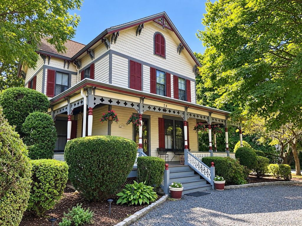 34 E Williston Avenue, East Williston, NY 11596 — exterior