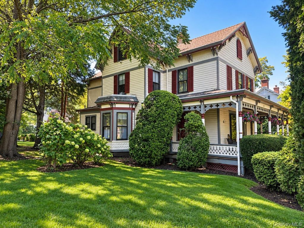 34 E Williston Avenue, East Williston, NY 11596 — photo 2