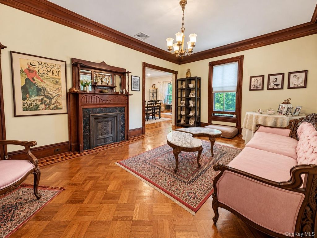 34 E Williston Avenue, East Williston, NY 11596 — photo 4