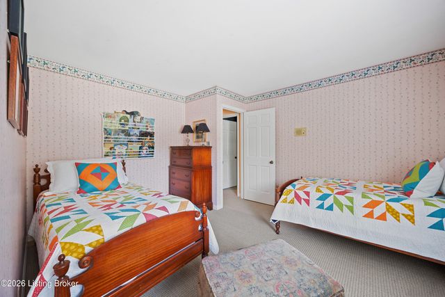 1204 Bentwood Way, Louisville, KY 40223