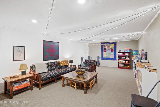1204 Bentwood Way, Louisville, KY 40223