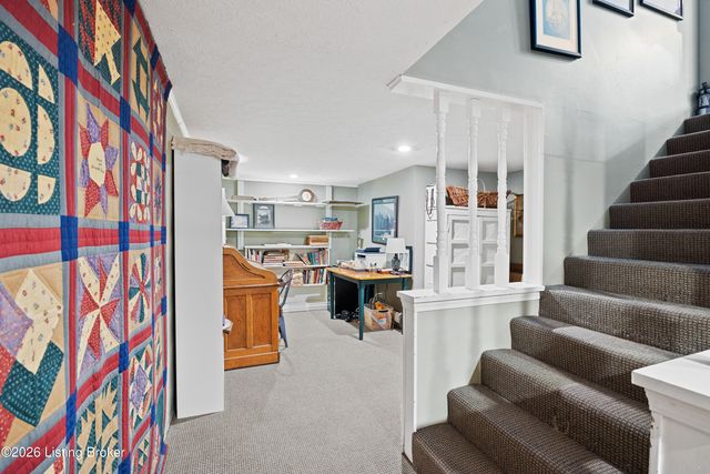 1204 Bentwood Way, Louisville, KY 40223