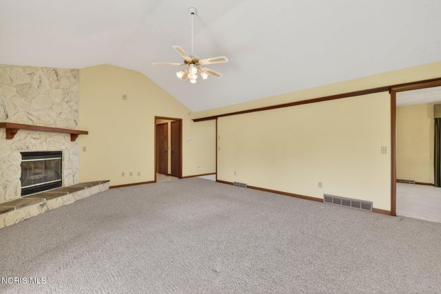 1219 Oaktree Court, Oregon, OH 43616