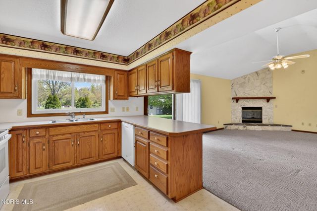 1219 Oaktree Court, Oregon, OH 43616