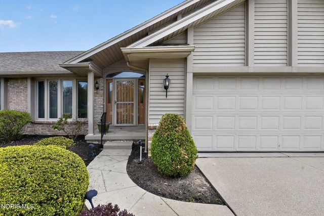 1219 Oaktree Court, Oregon, OH 43616